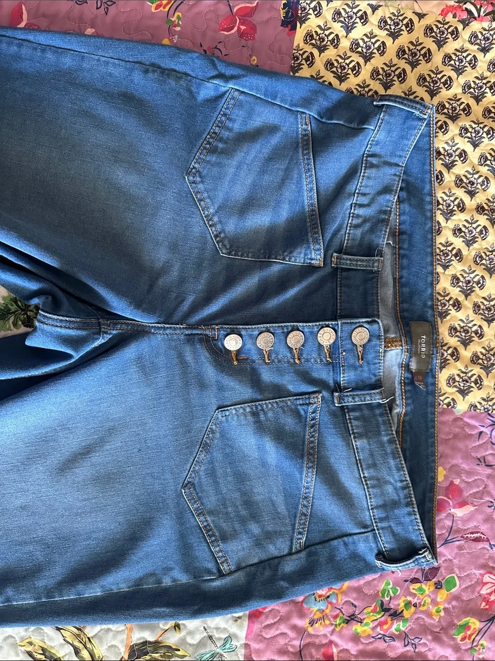torrid High-Rise Wide-Leg Cropped Jeans in Medium Blue - Picture 2 of 8